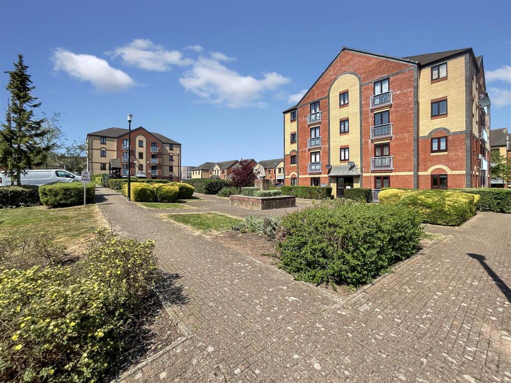 Communal Grounds / Parking