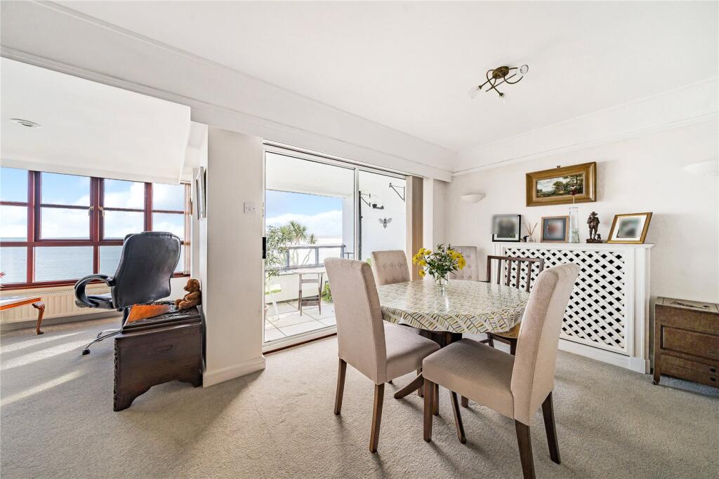 Living Room/Dining