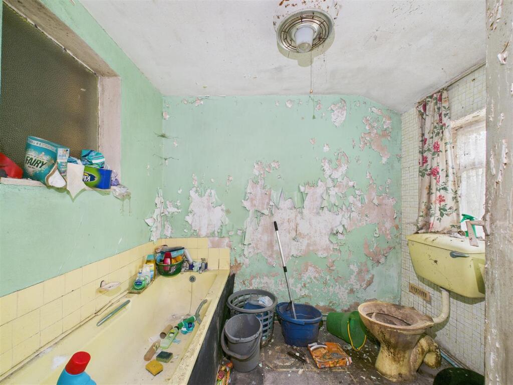 8 - Victorian House for Auction, Staple Hill.jpg