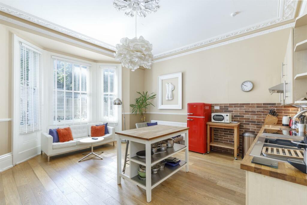 Lounge/Kitchen