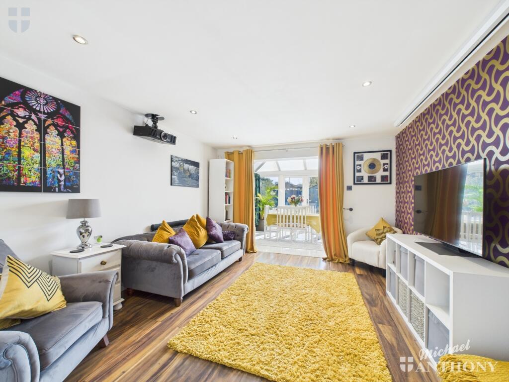 CAM03218G0-PR0597-STILL009