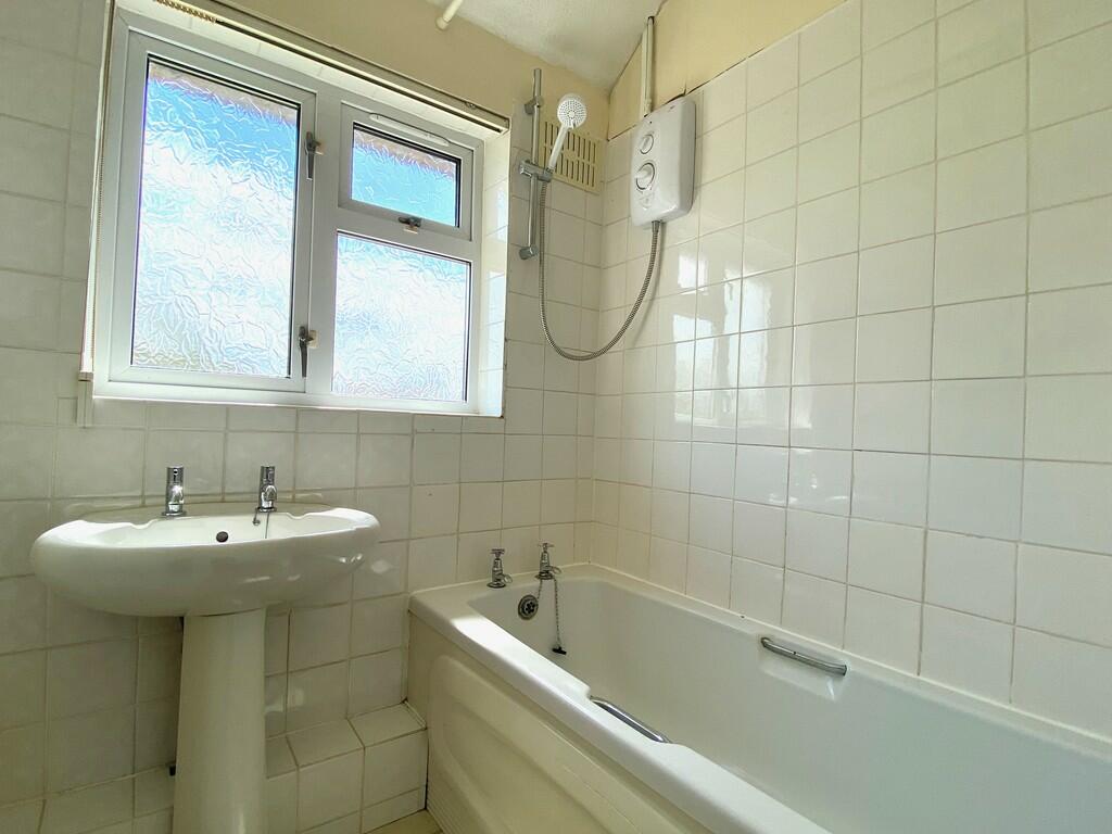 Family Bathroom W...