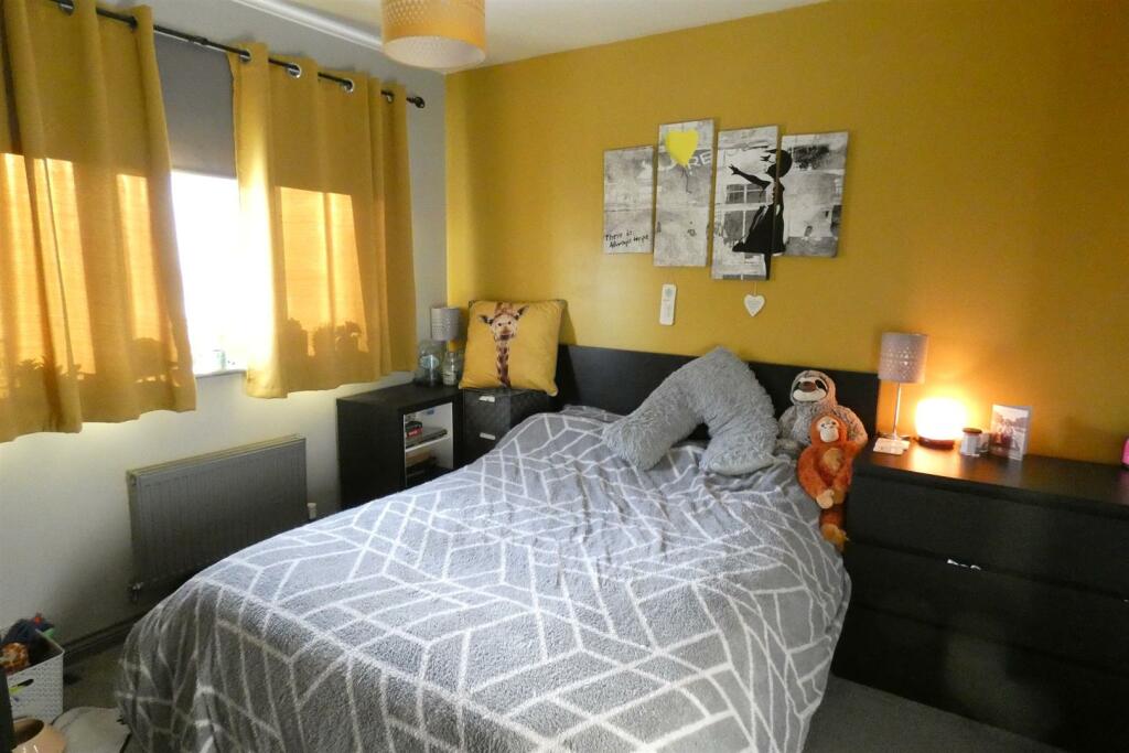 BEDROOM 2