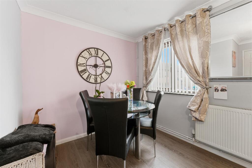 Lounge/Dining Room