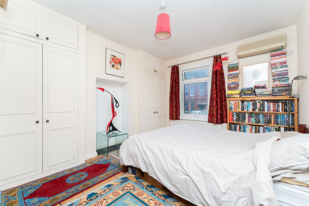 140a Uxbridge bed.jpg