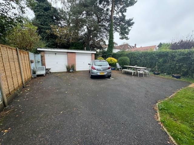 garages.jpg