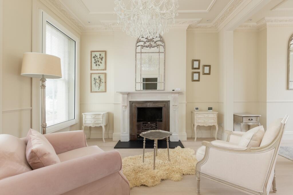 Trafalgar Avenue ...