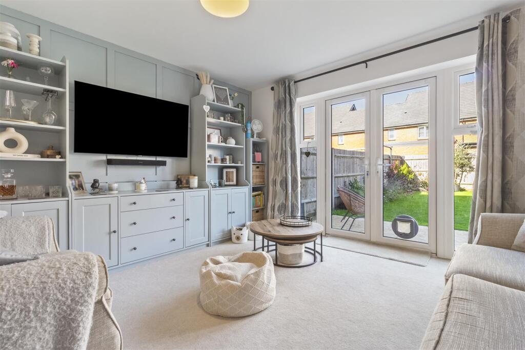 7 Acacia Avenue_001.JPG