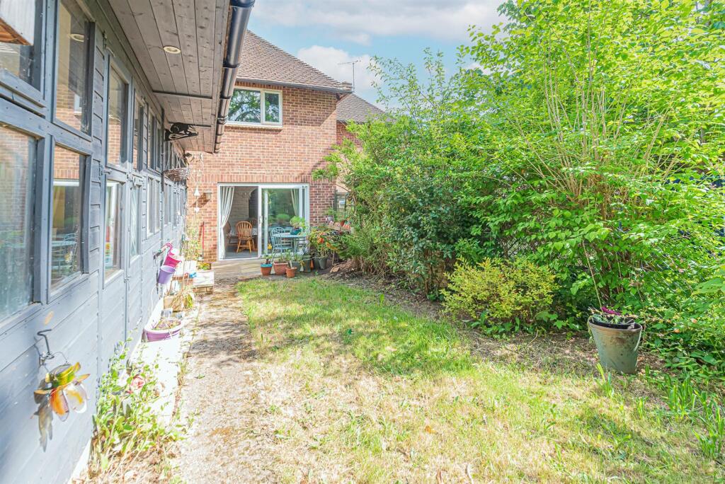 5 Weybourne Road (15).jpg