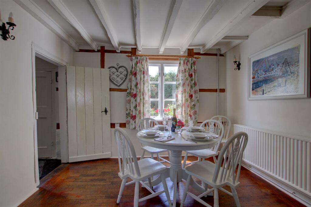 Linnett Cottage (21).jpg