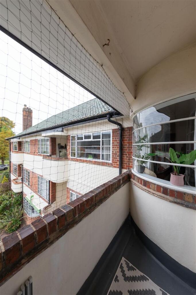 Woodford Road, E18