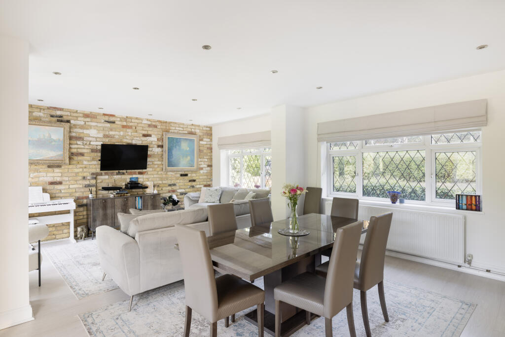 The Private Realtor - 442 Selsdon Road - 1_Hi