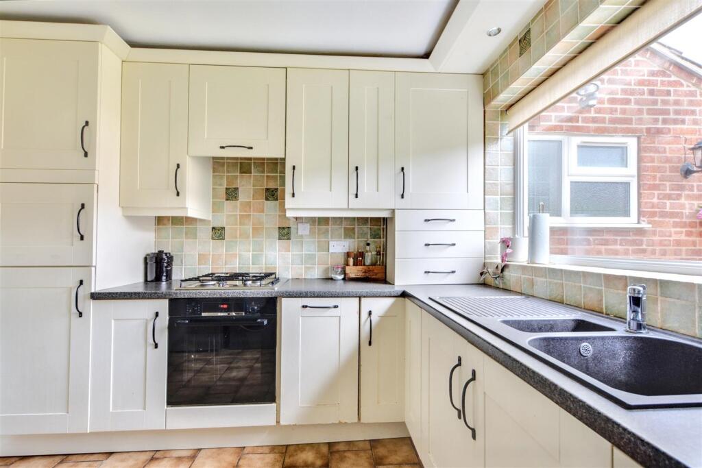 Kitchen_2.jpeg