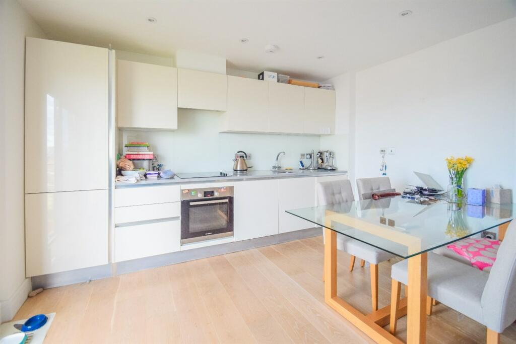 Dining/Kitchen Area