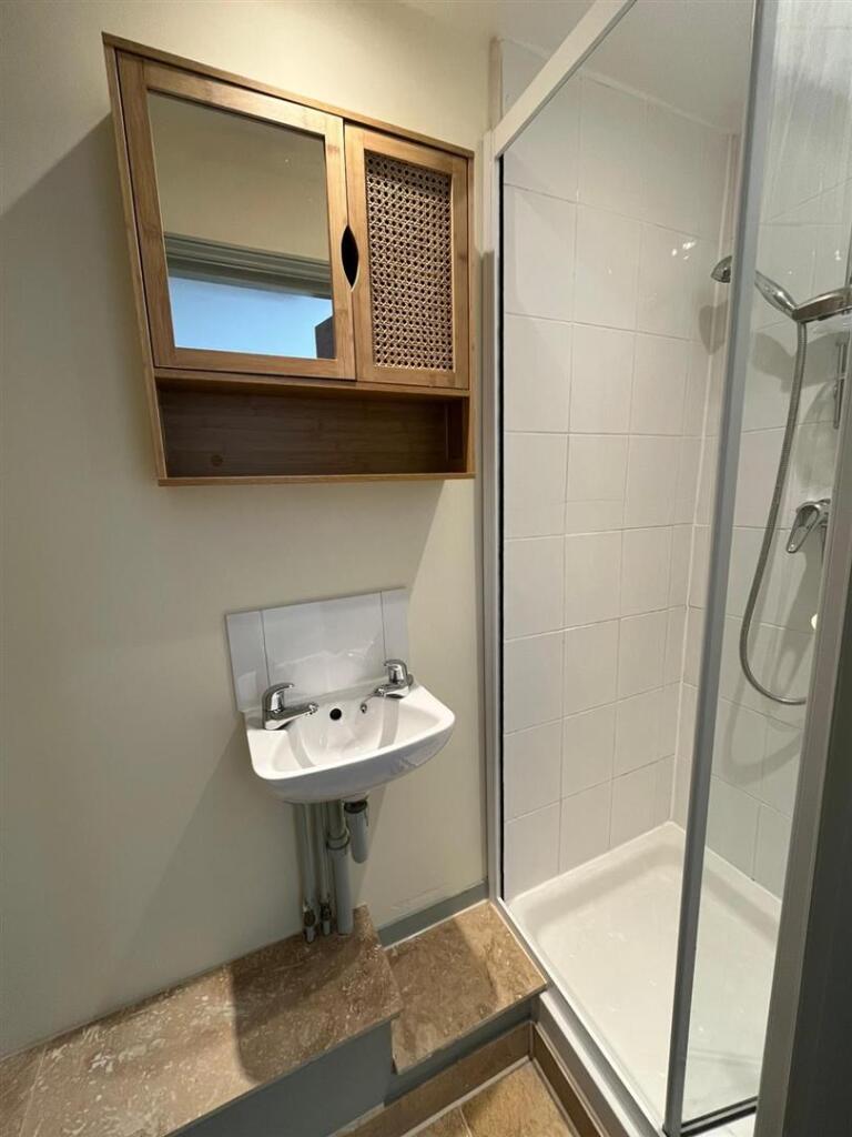 1B Silver St-bathroom 1.jpg