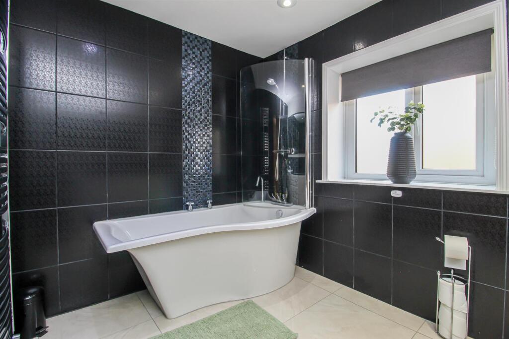 BATHROOM/W.C.
