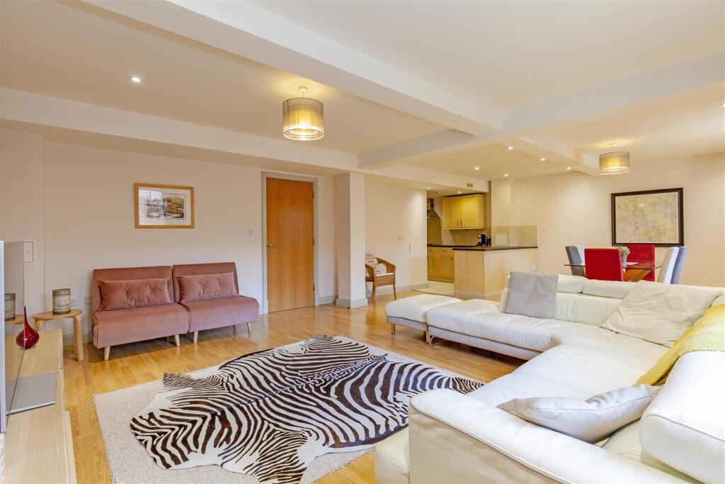 Reception Room-2.jpg