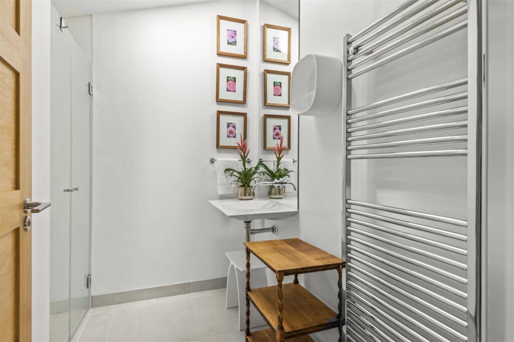 Guest Bedroom 2 En-suite