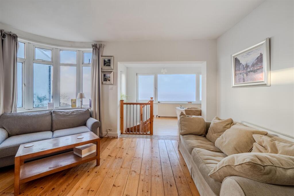 Living Room_2.jpg