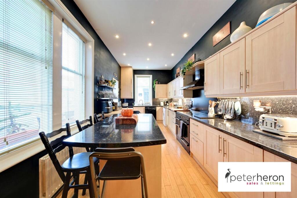 Breakfasting Kitchen