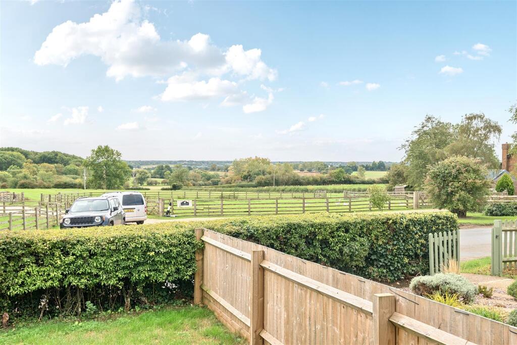 67 Main Road, Shutlanger (7).jpg