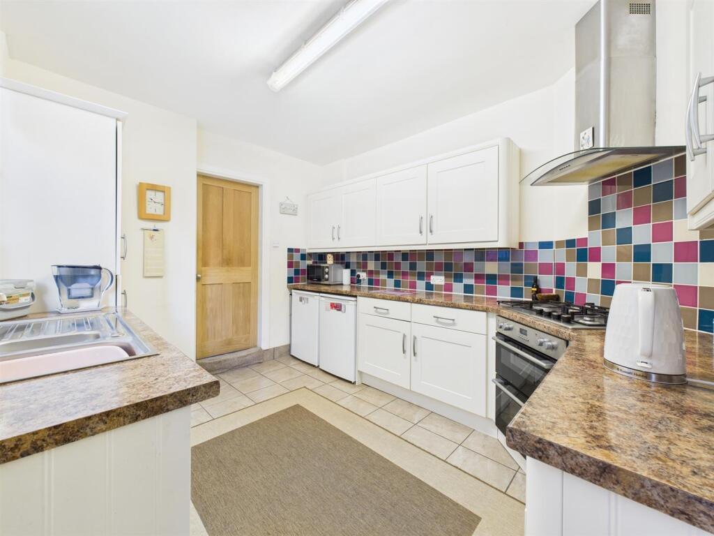 Kitchen: