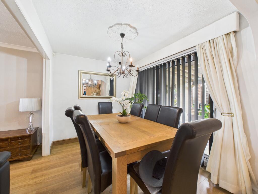 CAM04825G0-PR0179-STILL003