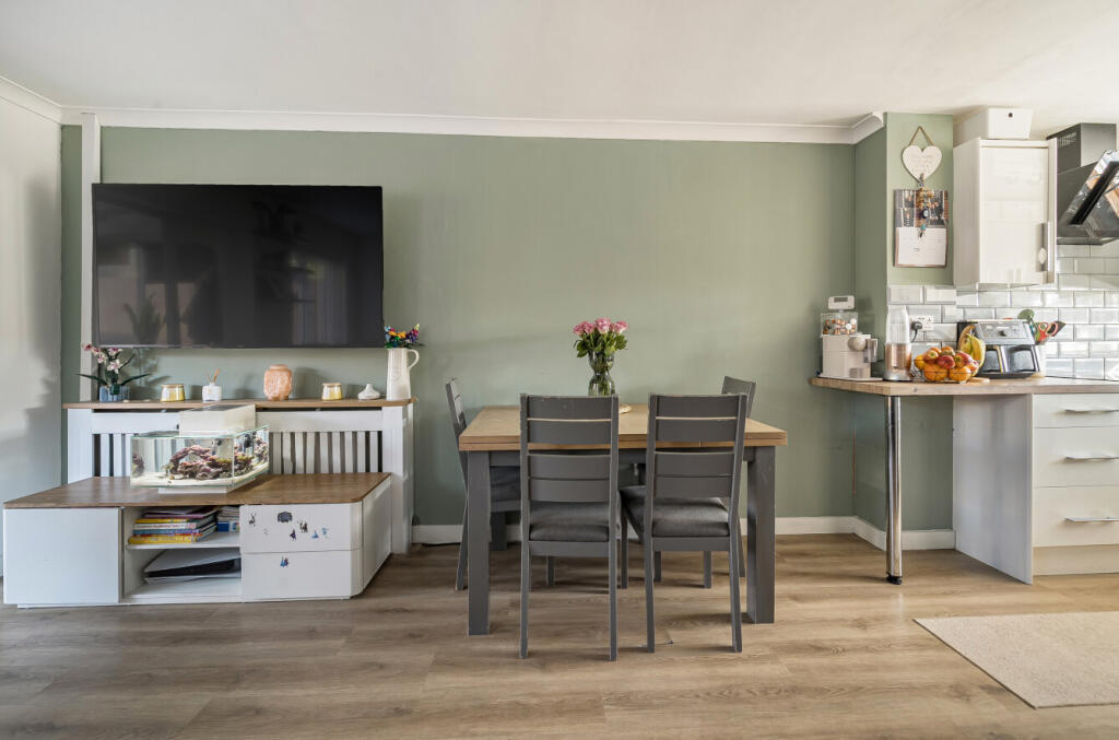 1360034-15-68da67...