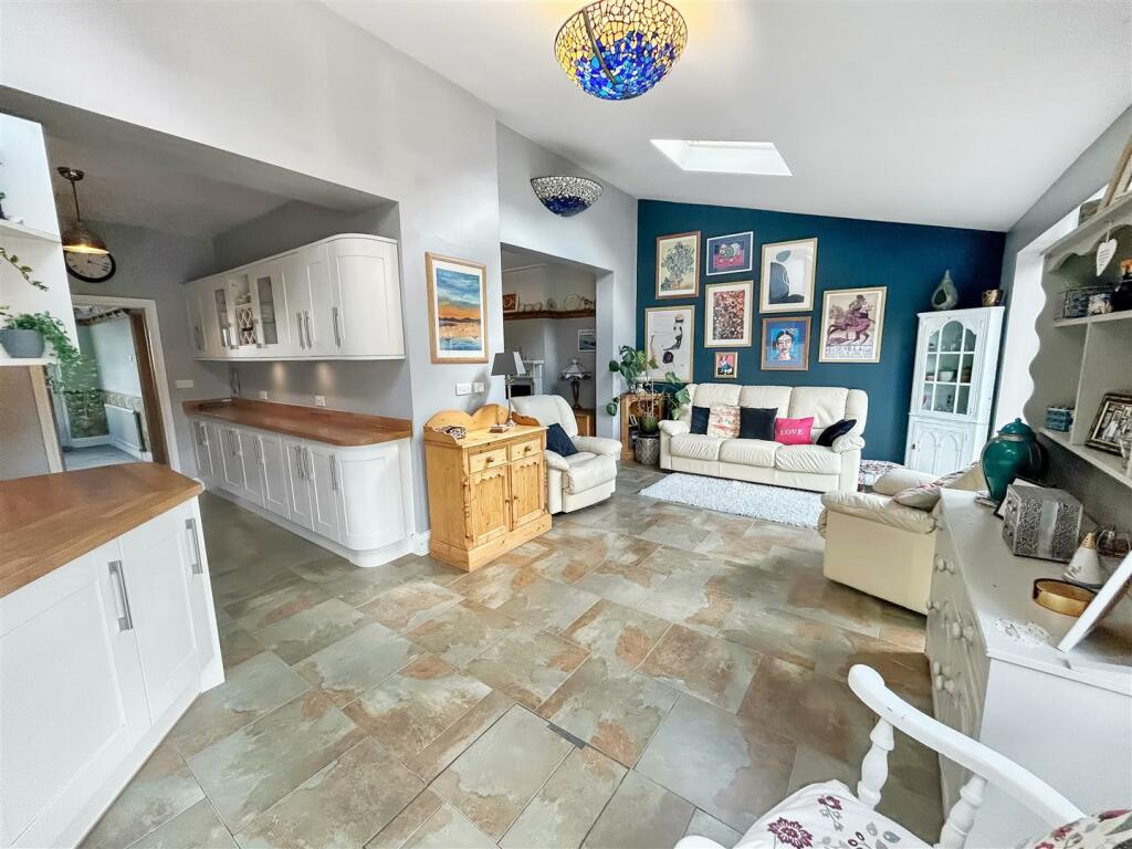 Kitchen/family room