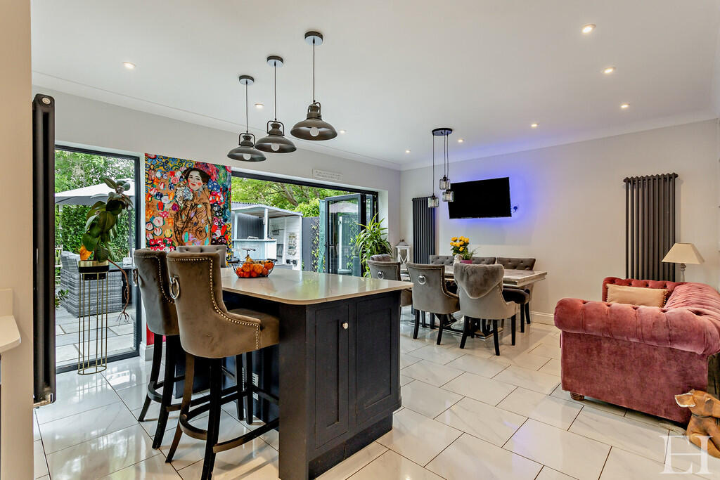 8648598-interiorW...