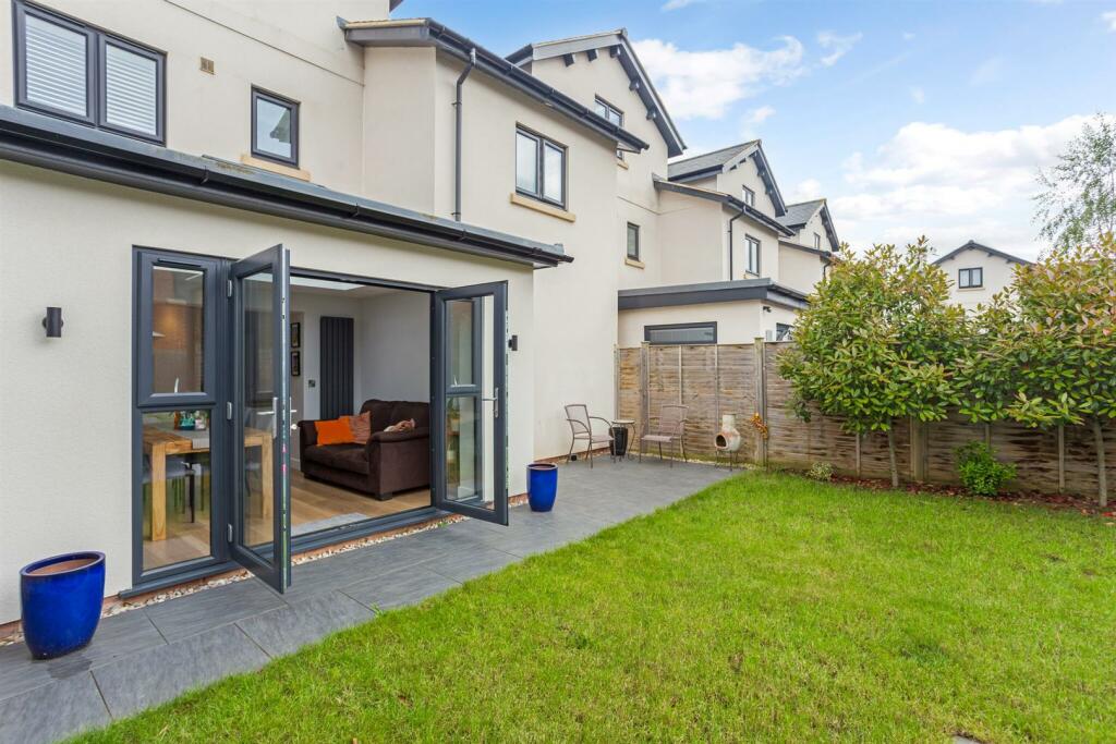 71036_21 Flora Close (20)_low.jpg