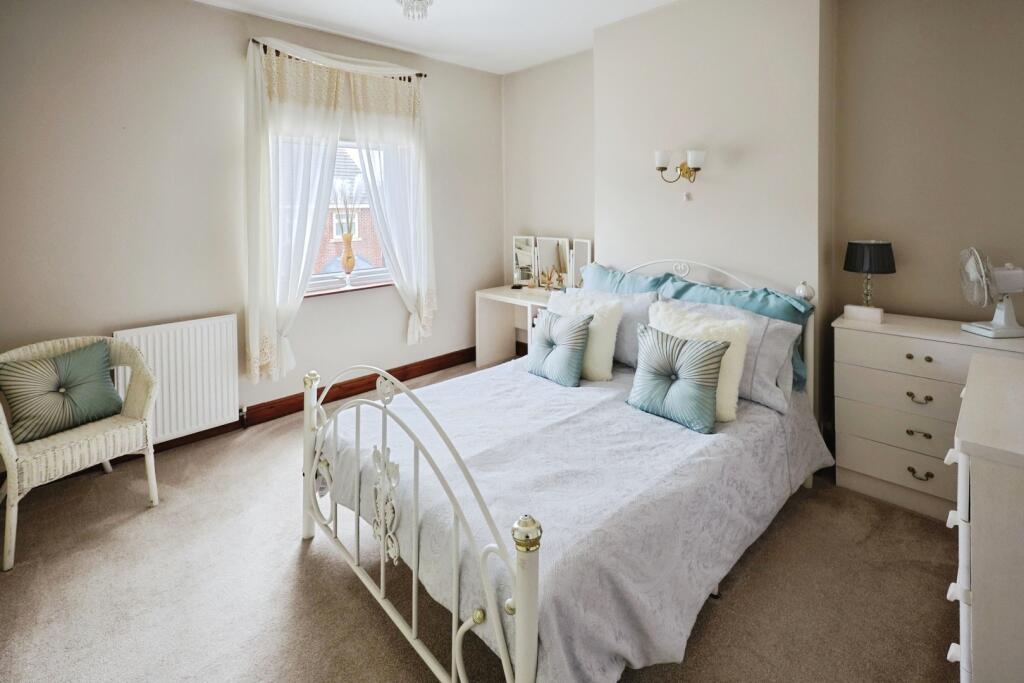 pbox-bedroom-312560.JPG