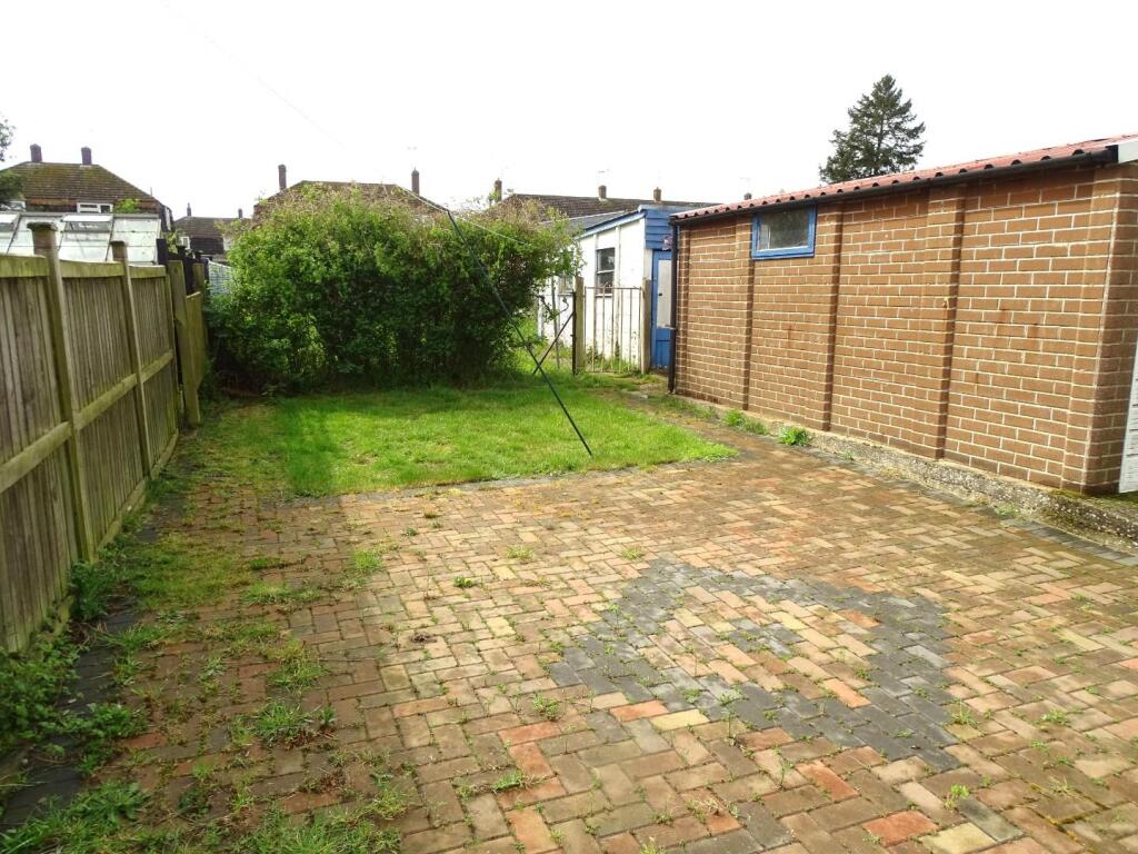 LONG REAR GARDEN