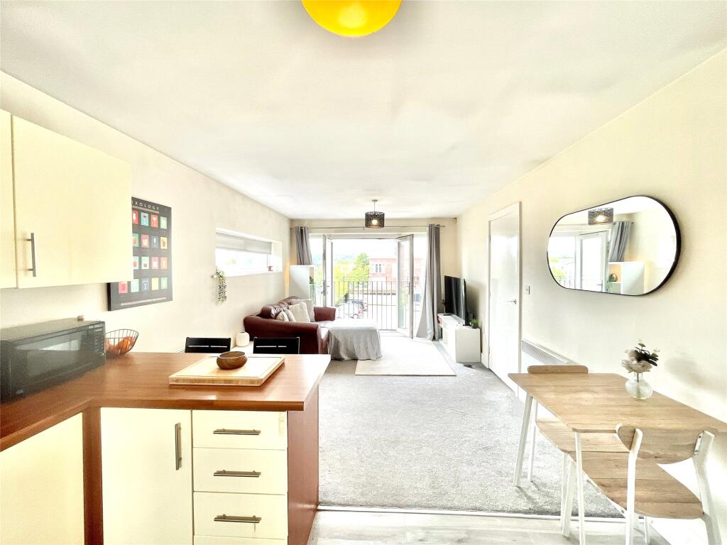 Lounge/Kitchen