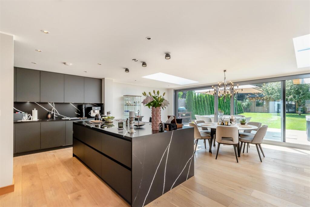 Open Plan Lounge/Kitchen/Dining Area
