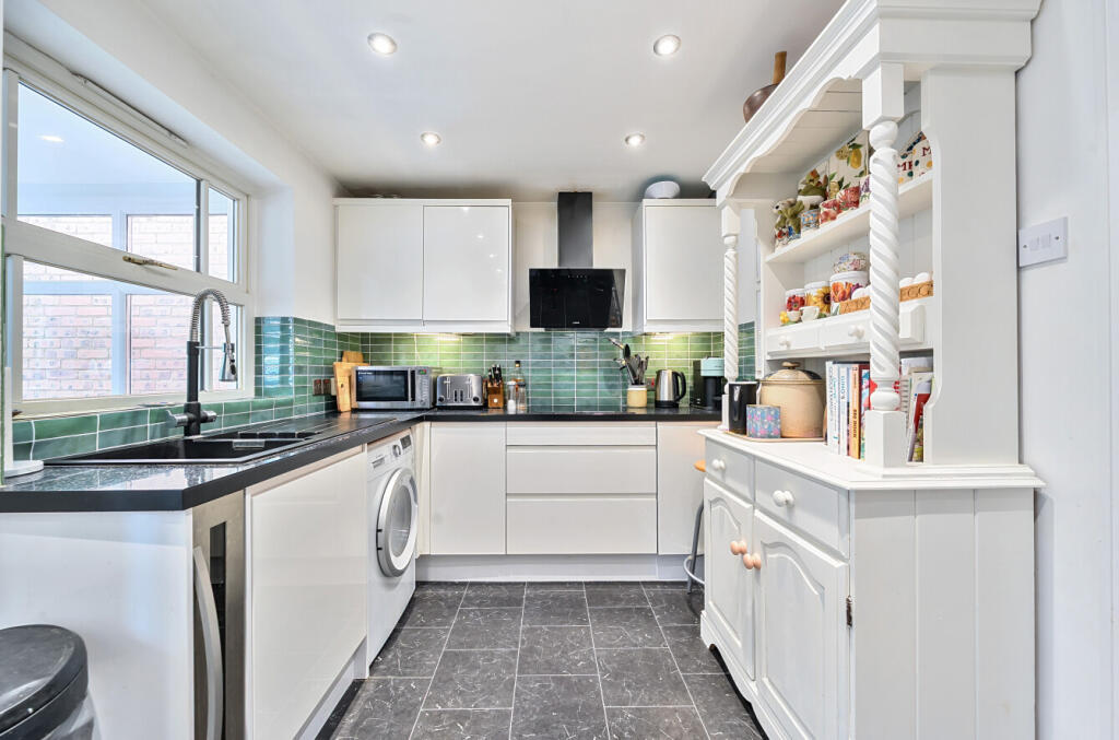 1315756-11-685d08...