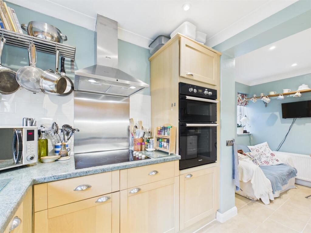 Kitchen Giraffe (2).jpg