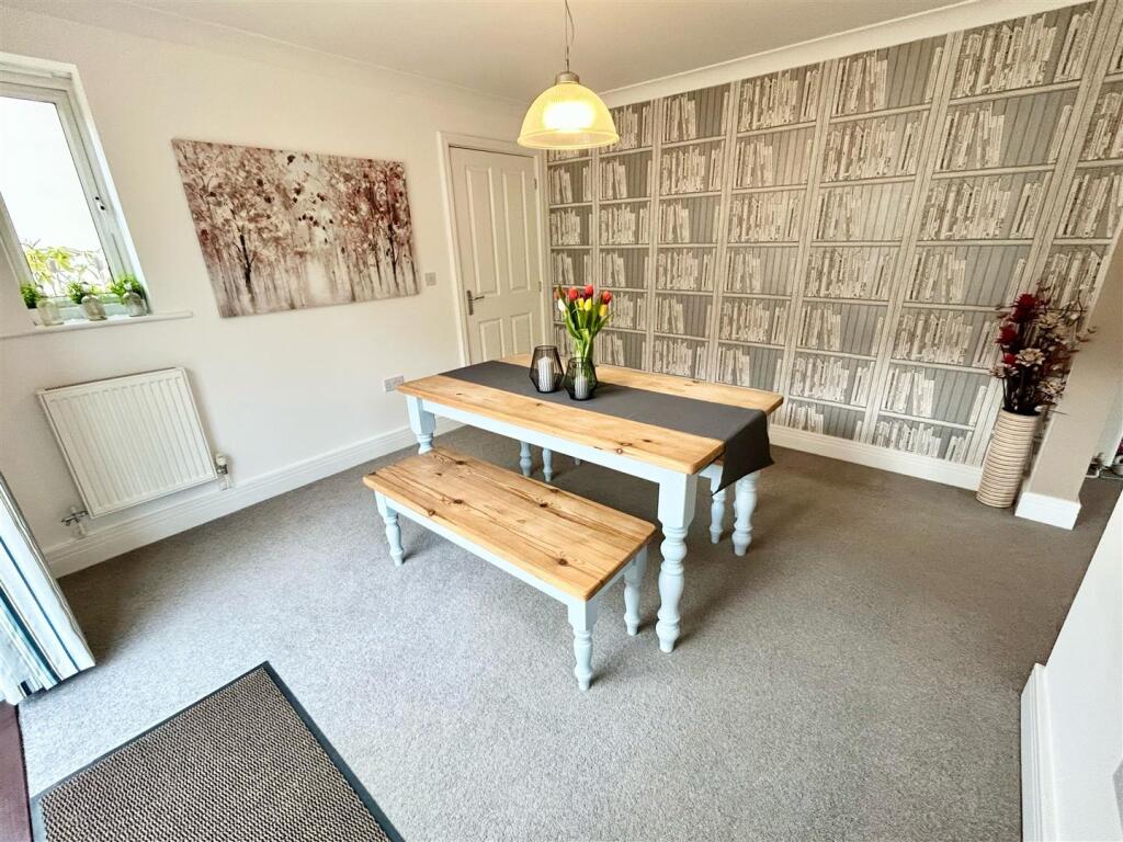 013 Dining room 2.jpg
