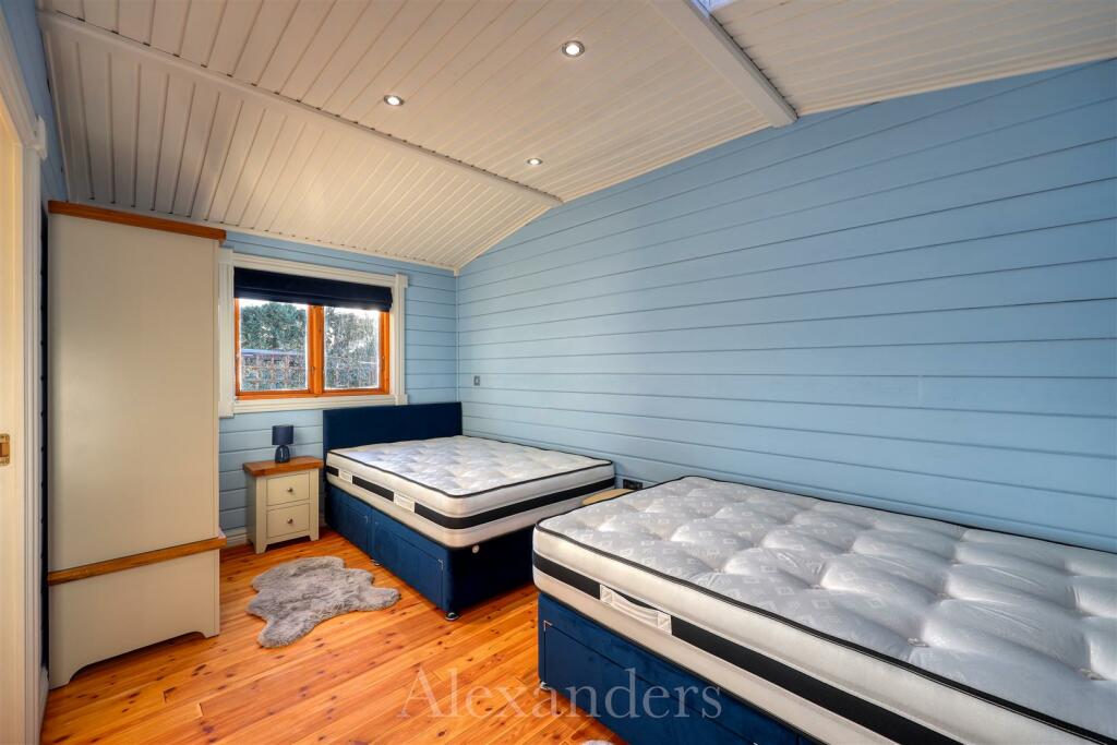 14 Highfield End-23.jpg