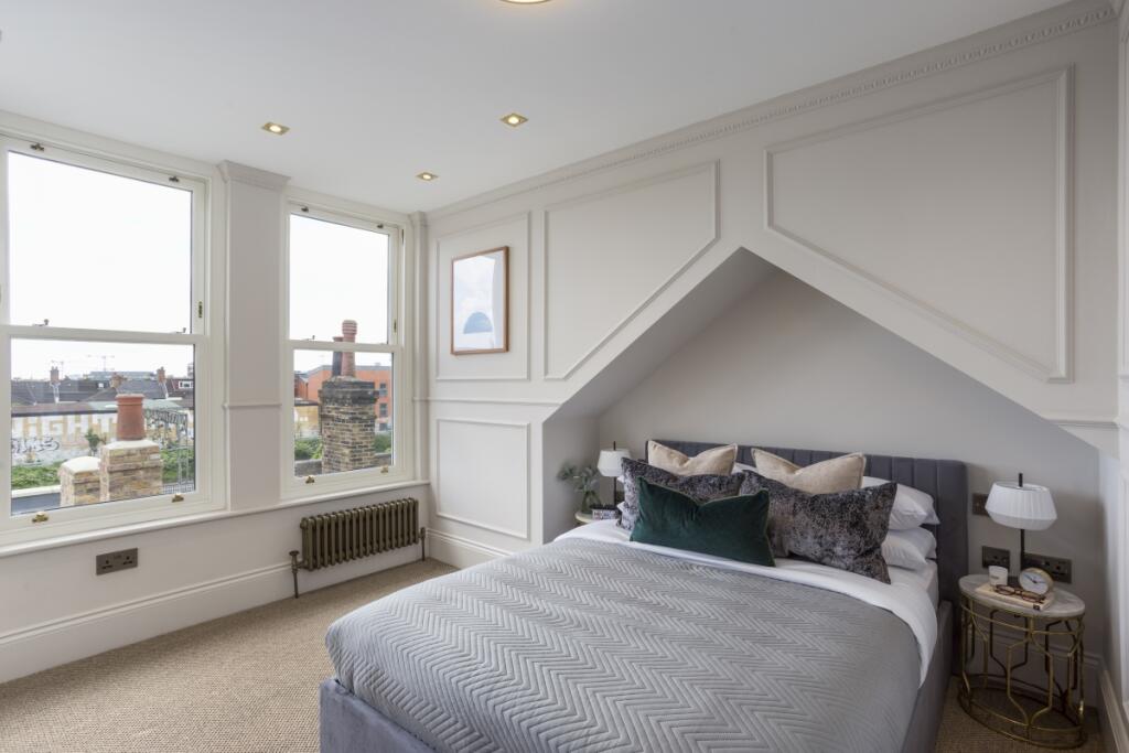 73098_205-Harvist...