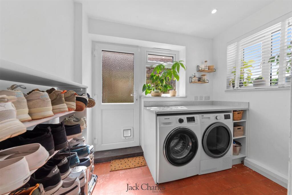 26 Riding Lane-24.jpg