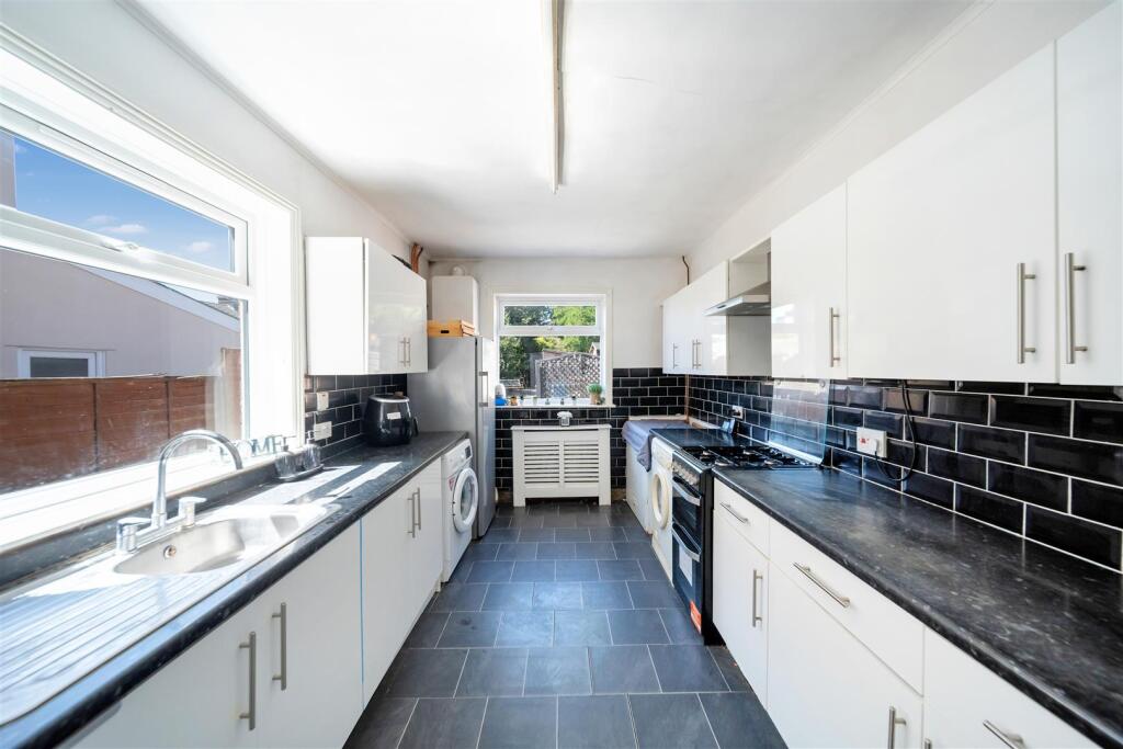 15 Sherrington Rd-22.jpg