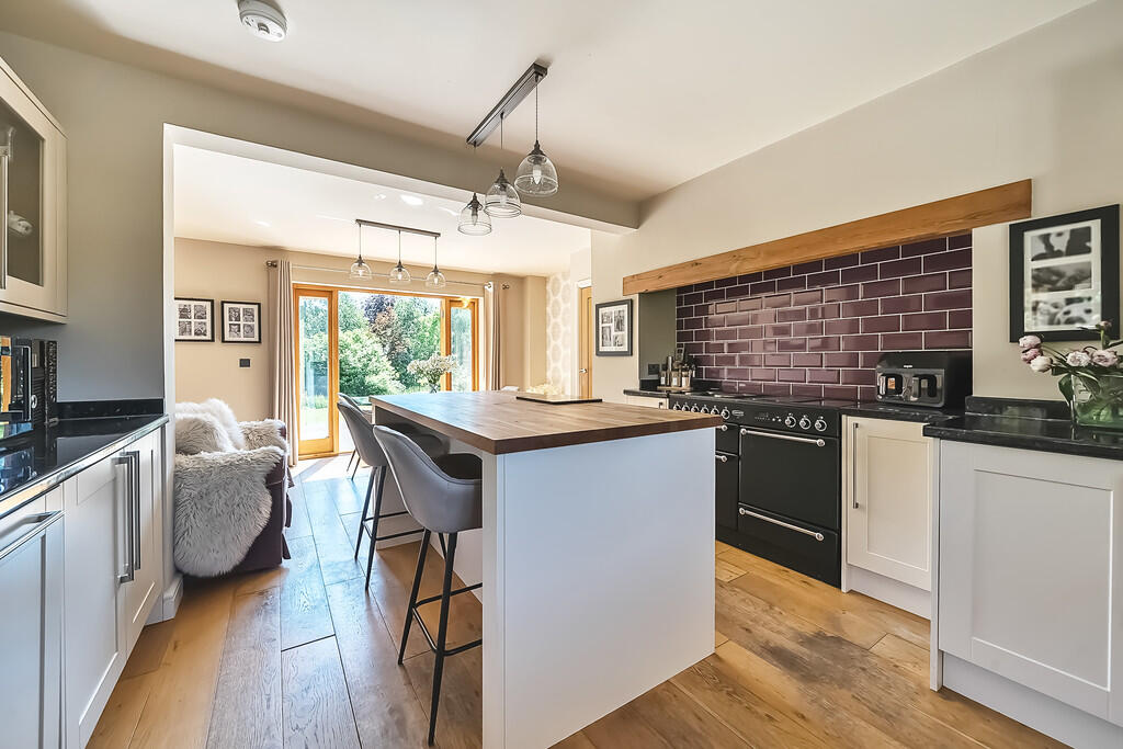 1303673-10-6852d9...