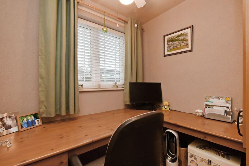 Bedroom 5 / Study 