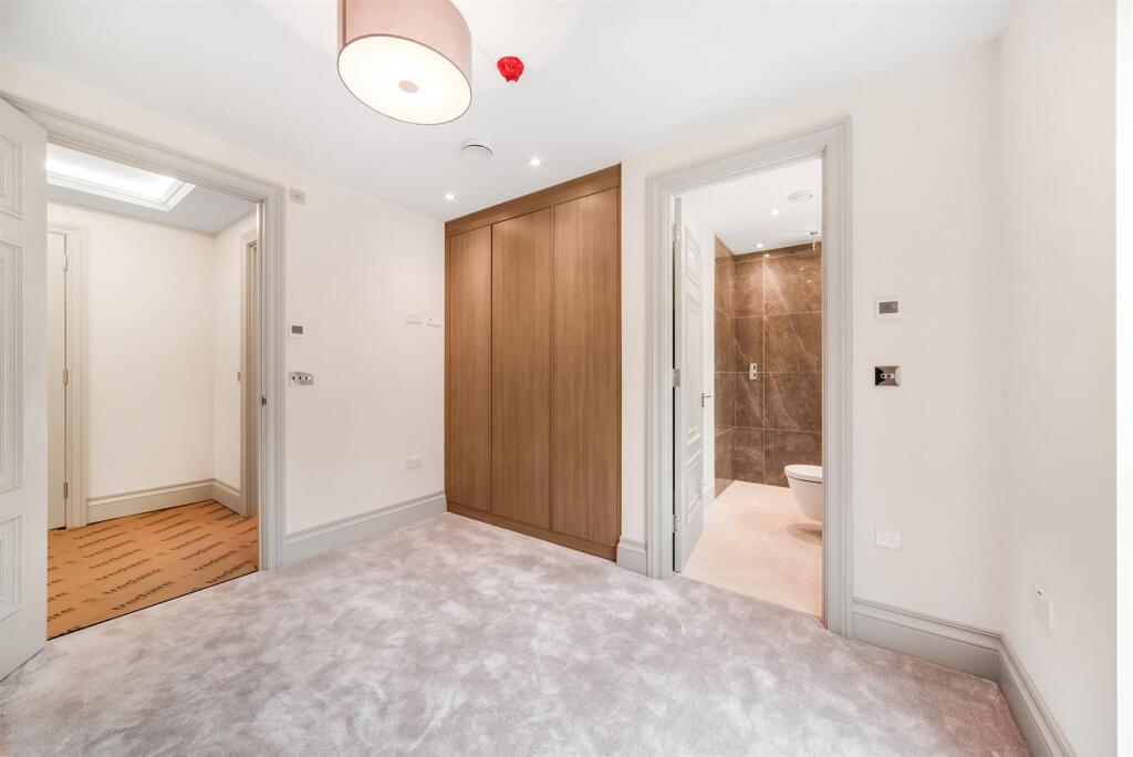 Bedroom 2 (2).jpg