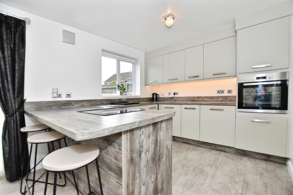 11b29b78-kitchen.JPG