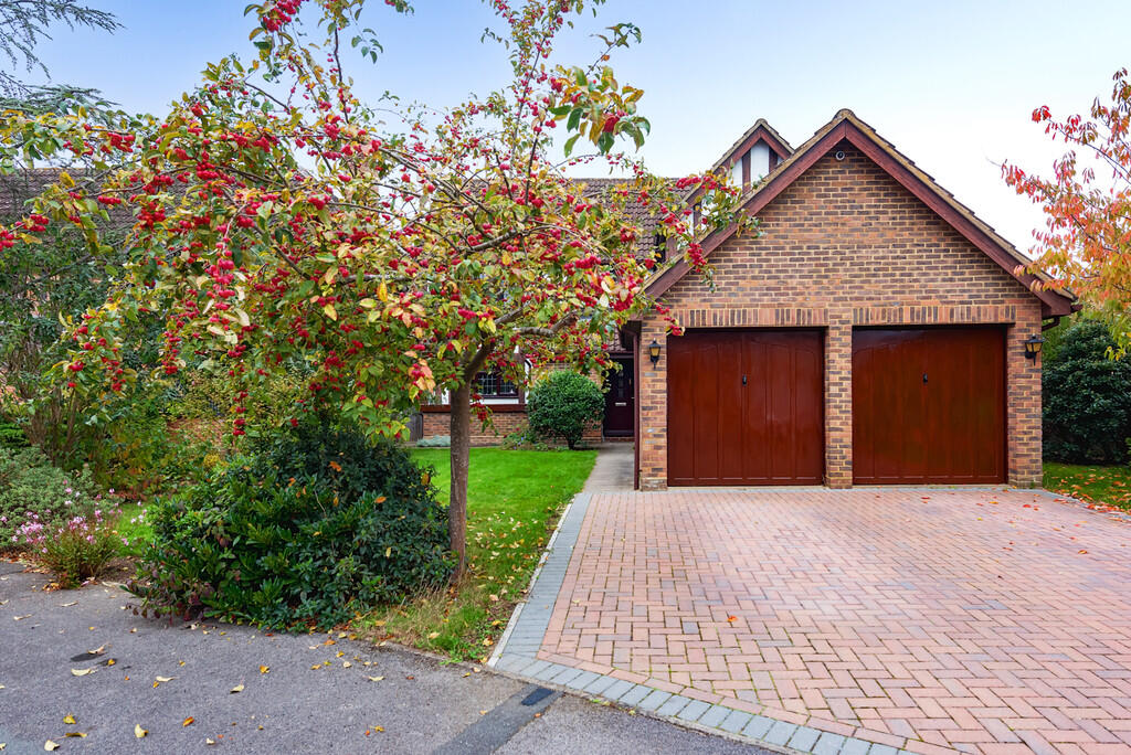 28 Raeburn Way (1...