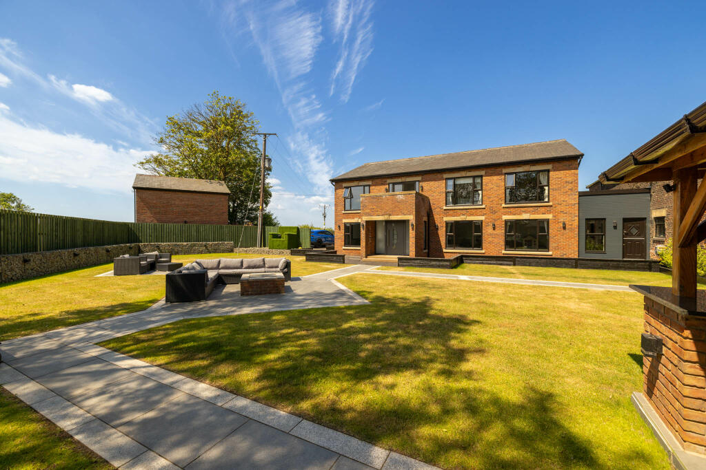 20230615-1220_Highfields Farm, Moss Hall Road, OL1