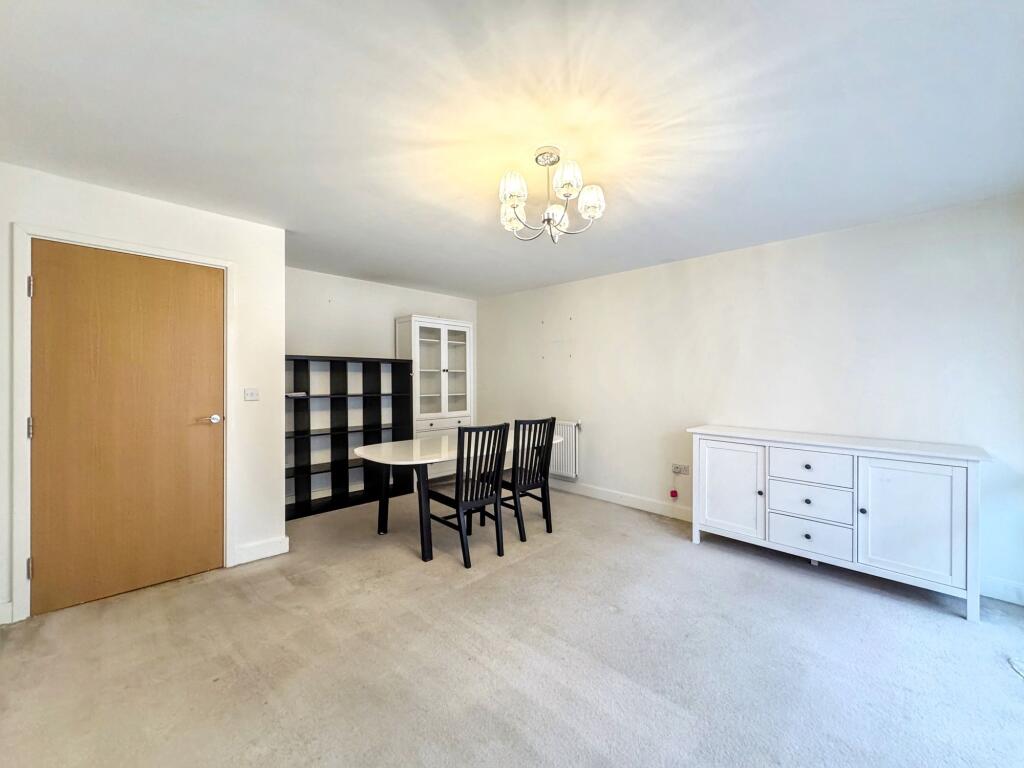 Open plan Lounge/dining area