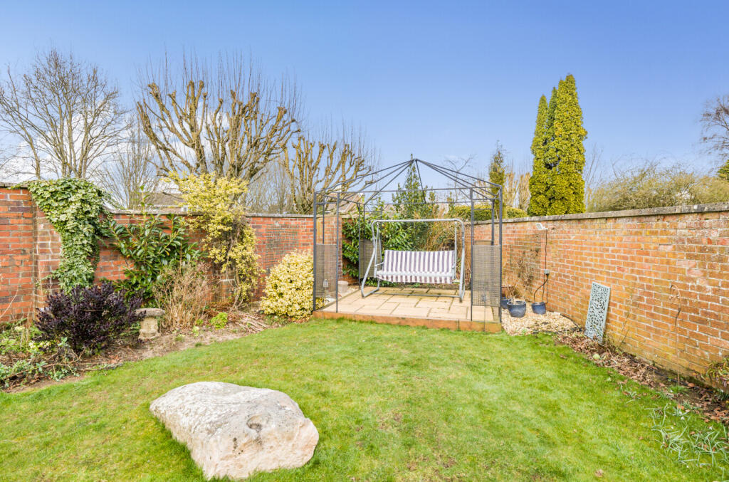 67d14600d18d4l126056834